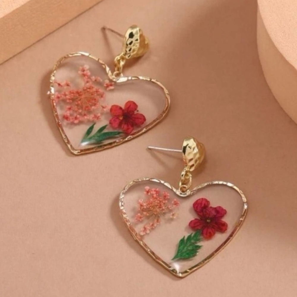 Gold-Rim Heart Shaped Pressed-Flower Earrings BRAND NEW - Picture 5 of 5